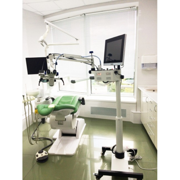 Quale Vision 5 plus​ - дентальный операционный микроскоп с 5-ти ступенчатым увеличением и HD-видеофиксацией